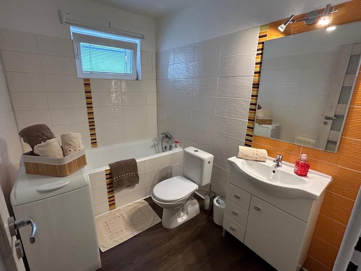 Komfortny Apartman So Zahradou A Sukromnym Parkoviskom-Nonstop Check-In Banská Bystrica Exterior foto
